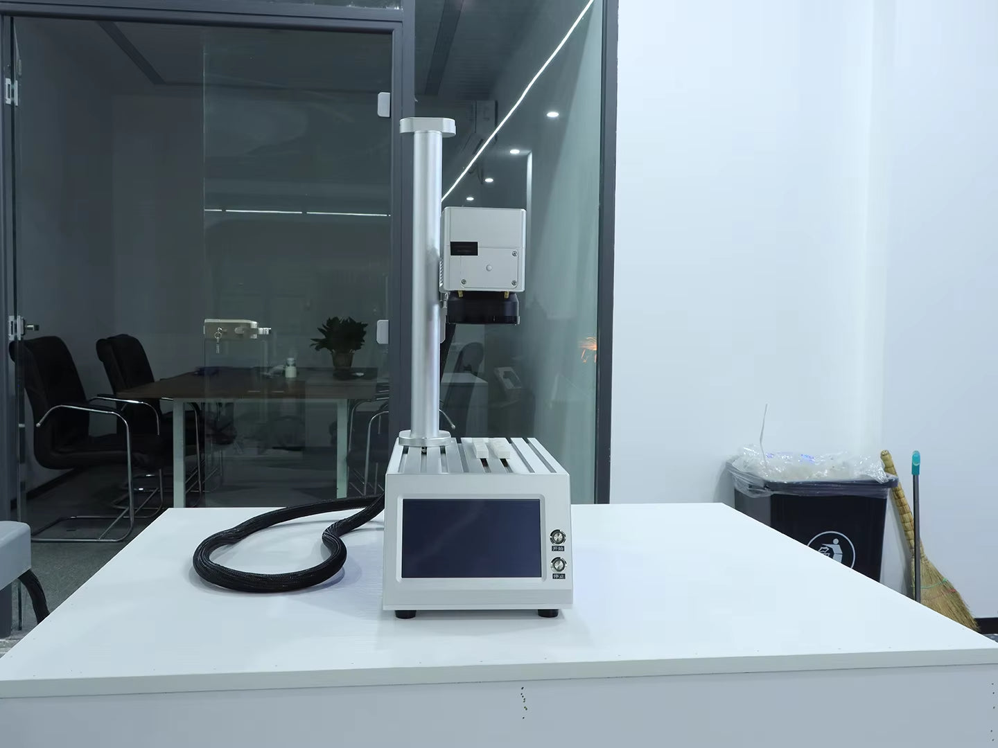 20W 30W 50W Fiber Laser Marking Machine Industrial Portable Compact Engraving Machine for Engraving Metal Jewelry Plastic