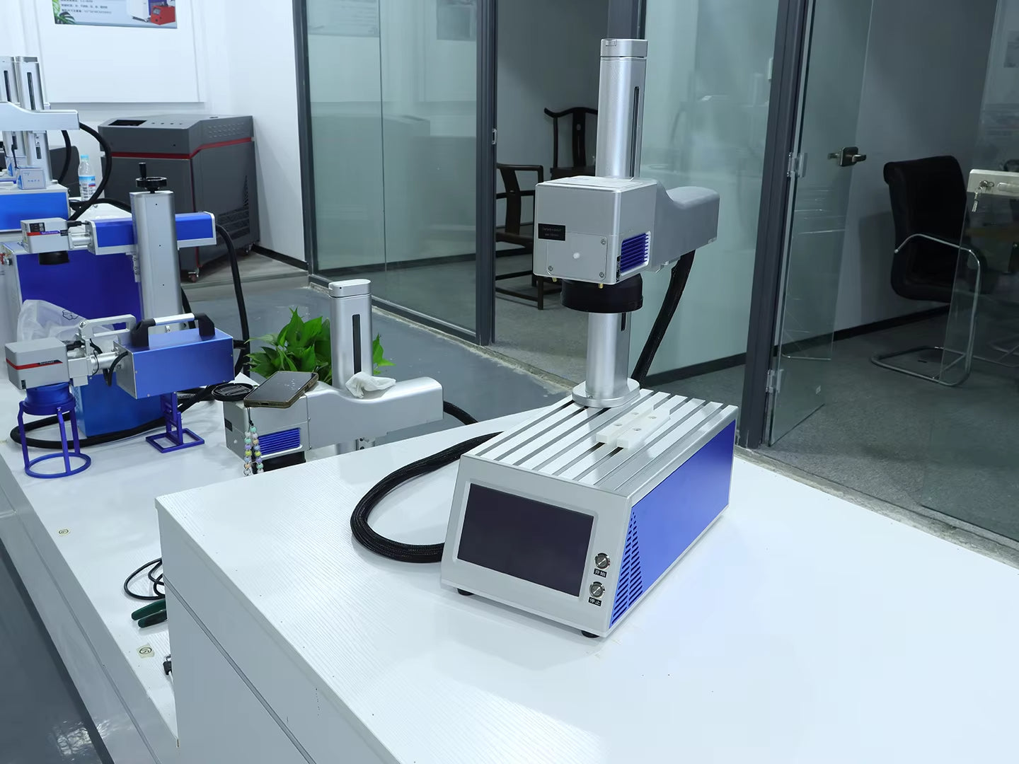 20W 30W 50W Fiber Laser Marking Machine Industrial Portable Compact Engraving Machine for Engraving Metal Jewelry Plastic