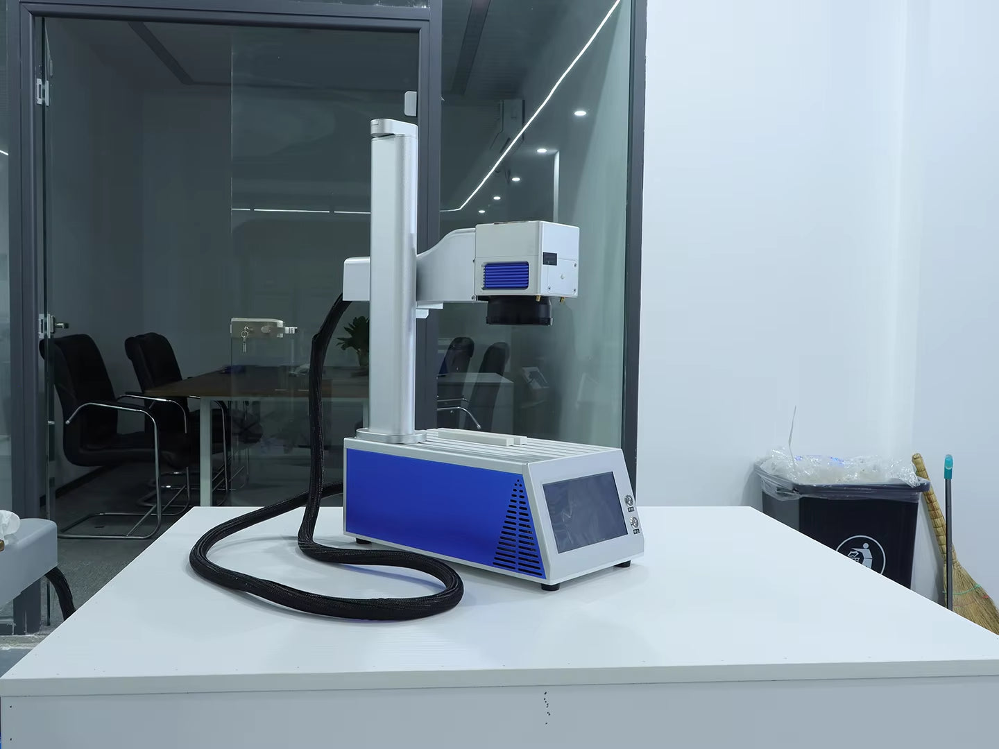 20W 30W 50W Fiber Laser Marking Machine Industrial Portable Compact Engraving Machine for Engraving Metal Jewelry Plastic