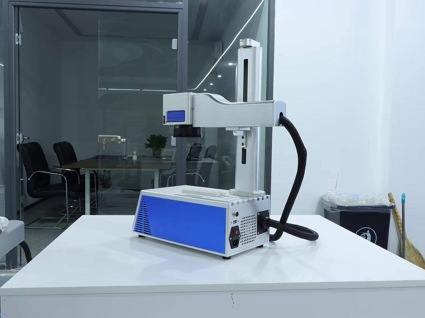 20W 30W 50W Fiber Laser Marking Machine Industrial Portable Compact Engraving Machine for Engraving Metal Jewelry Plastic